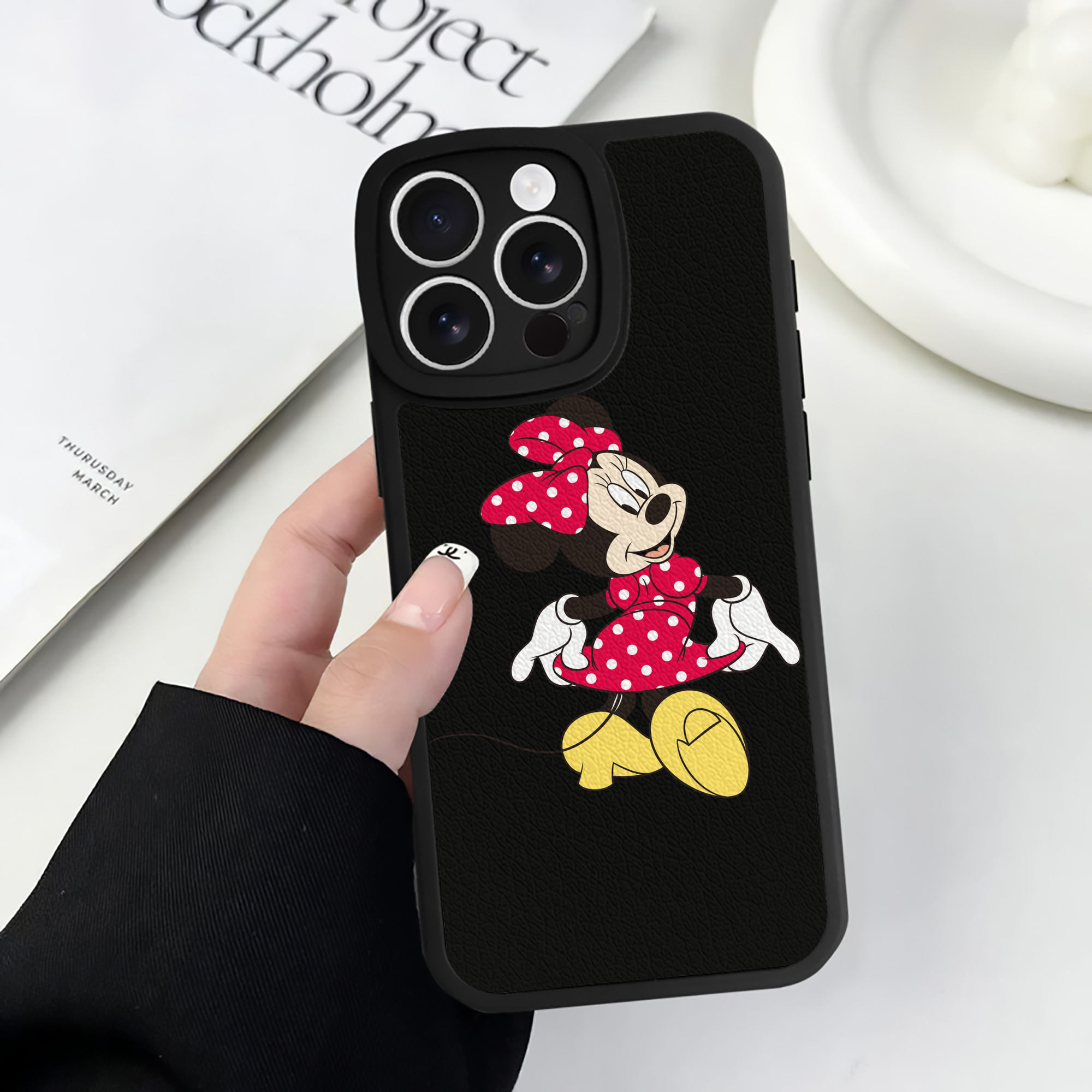 （画像用） ミッキーマウス Mickey Mouse 【iPhone 16シリーズ対応】シリコンスマホケース（レザー調） 材質：シリコン